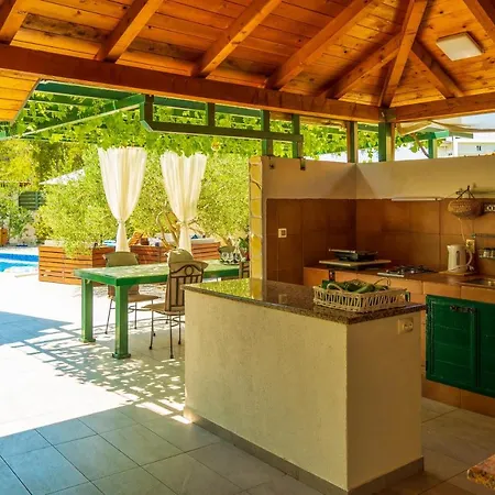 בית נופש Sanja *